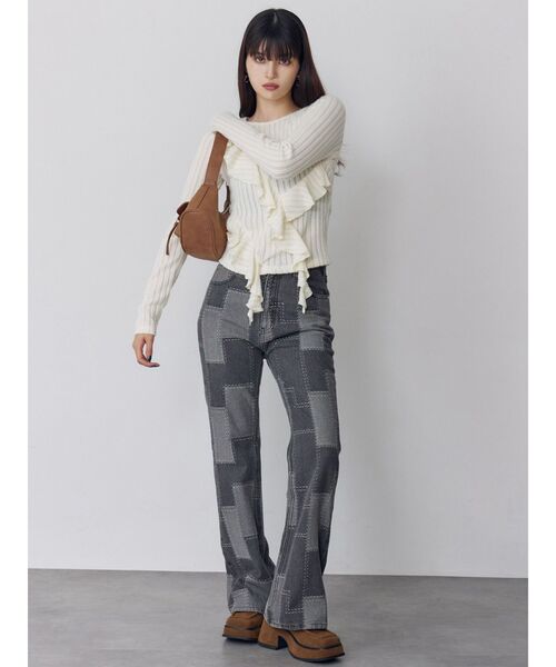 MURUA(ムルーア)の「パッチワークフレアデニム(デニムパンツ・レディース・ブルー/ブラック・2/1)」の14枚目の写真