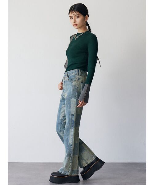 MURUA(ムルーア)の「パッチワークフレアデニム(デニムパンツ・レディース・ブルー/ブラック・2/1)」の17枚目の写真