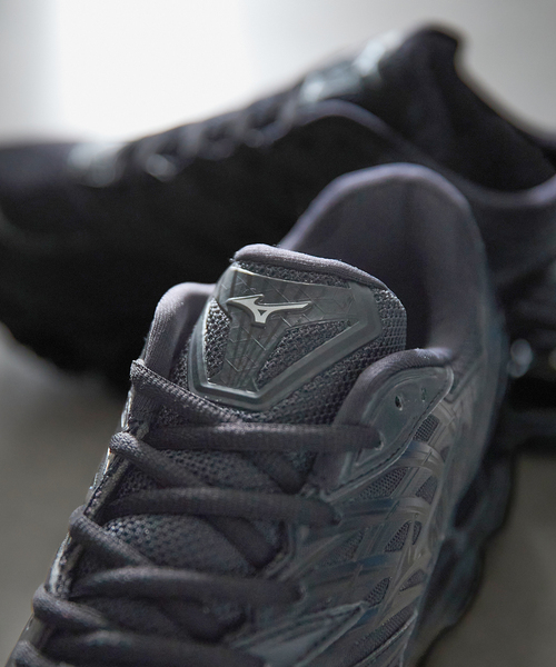 MIZUNO(ミズノ )の「MIZUNO(ミズノ) WAVE PROPHECY LS D1GA3337(スニーカー・メンズ・ブラック・25.5cm/26cm/26.5cm/27cm/27.5cm/28cm/28.5cm/29cm)」の3枚目の写真