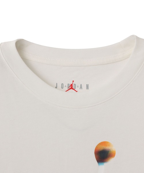 JORDAN BRAND(ジョーダンブランド)の「JORDAN BRAND M J FLT MTNSIDE GFX LS CREW / ジョーダン ブランド ジョーダン FLT MTNSIDE GFX L/S クルー / NIKE【SP】(Tシャツ/カットソー・メンズ・ホワイト・S/M/L/XL/XXL)」の2枚目の写真