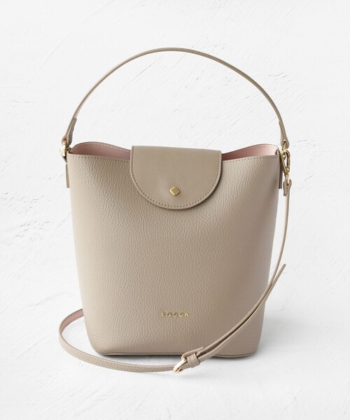 TOCCA(トッカ)の「PETAL SILHOUETTE LEATHER BAG レザーバッグ(ハンドバッグ・レディース・ブラック系/ベージュ系/アイボリー系・F)」の2枚目の写真