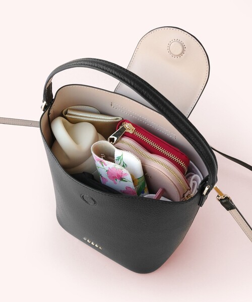 TOCCA(トッカ)の「PETAL SILHOUETTE LEATHER BAG レザーバッグ(ハンドバッグ・レディース・ブラック系/ベージュ系/アイボリー系・F)」の5枚目の写真