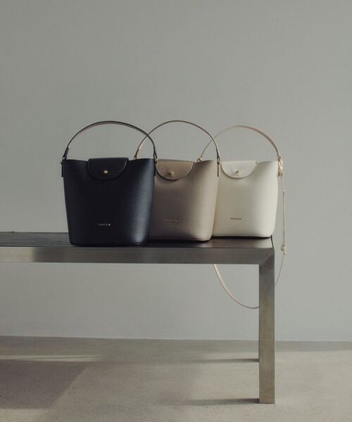 TOCCA(トッカ)の「PETAL SILHOUETTE LEATHER BAG レザーバッグ(ハンドバッグ・レディース・ブラック系/ベージュ系/アイボリー系・F)」の7枚目の写真
