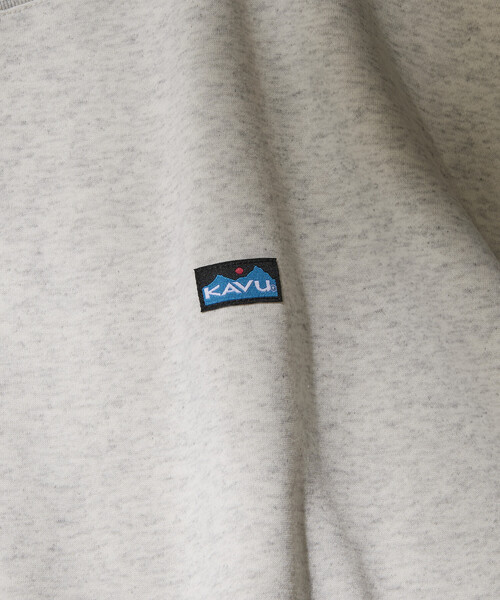 FREAK'S STORE(フリークスストア)の「限定展開 KAVU×FREAK'S STORE /カブー 別注 リラックスフィット ワンポイント刺繍 クルーネックスウェット / ヘムコード(スウェット・メンズ・ネイビー/グリーン/ブラック/グレイッシュベージュ/アッシュグレー・SMALL/MEDIUM/LARGE)」の12枚目の写真