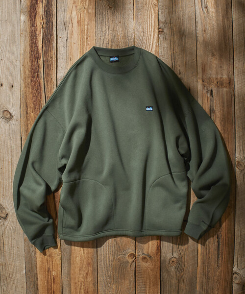 FREAK'S STORE(フリークスストア)の「限定展開 KAVU×FREAK'S STORE /カブー 別注 リラックスフィット ワンポイント刺繍 クルーネックスウェット / ヘムコード(スウェット・メンズ・ネイビー/グリーン/ブラック/グレイッシュベージュ/アッシュグレー・SMALL/MEDIUM/LARGE)」の11枚目の写真