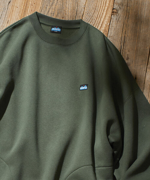 FREAK'S STORE(フリークスストア)の「限定展開 KAVU×FREAK'S STORE /カブー 別注 リラックスフィット ワンポイント刺繍 クルーネックスウェット / ヘムコード(スウェット・メンズ・ネイビー/グリーン/ブラック/グレイッシュベージュ/アッシュグレー・SMALL/MEDIUM/LARGE)」の18枚目の写真