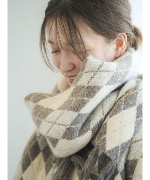 Ungrid（アングリッド）の「アーガイルニットマフラー（マフラー・レディース・チャコールグレー/ネイビー/ベージュ・FREE）」の3枚目の写真
