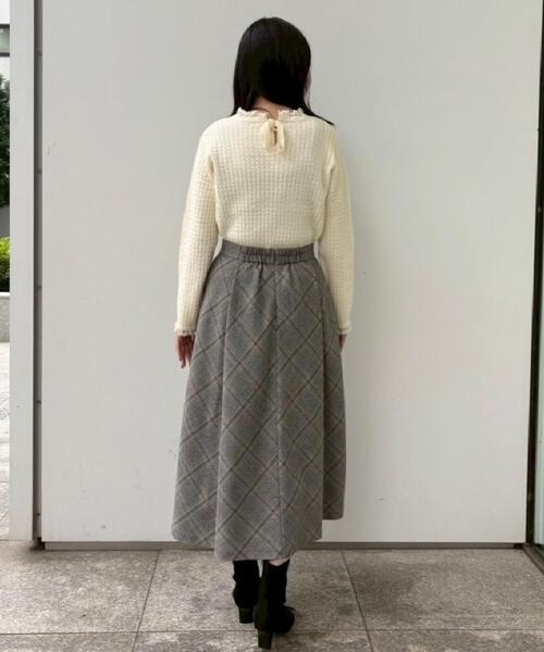 couture brooch(クチュールブローチ)の「【大人上品・着映え】ケーブルレース バックリボンニット(ニット/セーター・レディース・ブラック/アイボリー/グリーン系・36/38/40/42)」の5枚目の写真