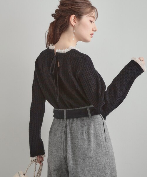 couture brooch(クチュールブローチ)の「【大人上品・着映え】ケーブルレース バックリボンニット(ニット/セーター・レディース・ブラック/アイボリー/グリーン系・36/38/40/42)」の12枚目の写真