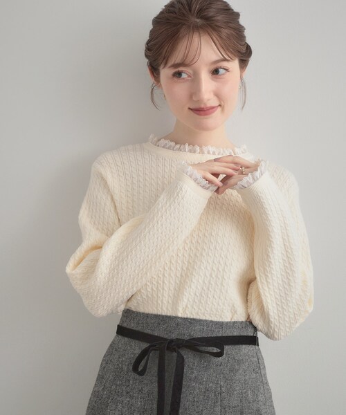 couture brooch(クチュールブローチ)の「【大人上品・着映え】ケーブルレース バックリボンニット(ニット/セーター・レディース・ブラック/アイボリー/グリーン系・36/38/40/42)」の4枚目の写真