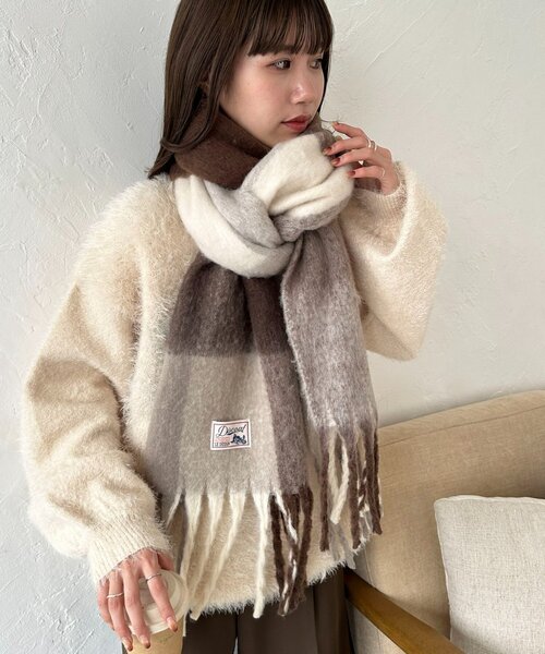 DISCOAT（ディスコート）の「太フリンジストール（マフラー・レディース・アイボリー/グレー/ブラウン/モカ/ブルー/ネイビー/レッド・FREE）」の3枚目の写真