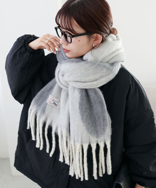 DISCOAT（ディスコート）の「太フリンジストール（マフラー・レディース・アイボリー/グレー/ブラウン/モカ/ブルー/ネイビー/レッド・FREE）」の2枚目の写真