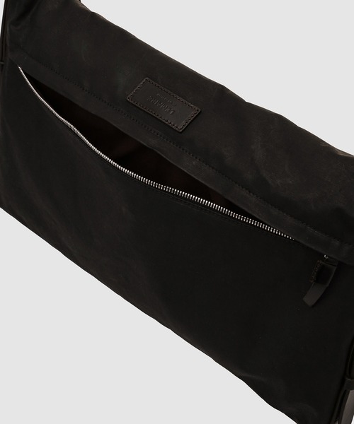LEMAIRE(ルメール)の「TRENCH POCKET SMALL BAG(ショルダーバッグ・メンズ・ブラック系その他・ONE SIZE)」の6枚目の写真