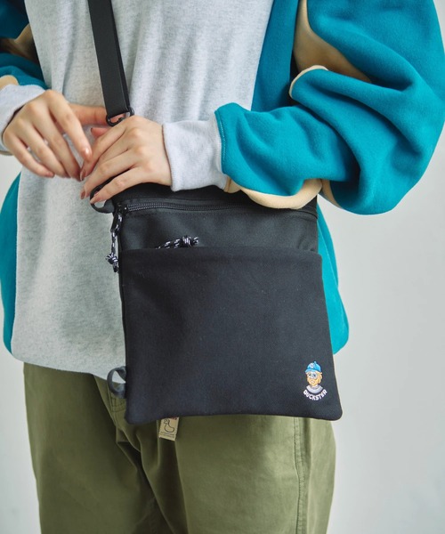 go slow caravan（ゴースローキャラバン）の「DUCKSTER/ダックスター　2WAYサコッシュ（ショルダーバッグ・メンズ・グレー/ネイビー/ブラック/チャコールグレー・FREE）」の2枚目の写真