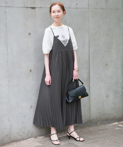 SLOBE IENA（スローブイエナ）の「《追加》パウダリーサテンプリーツキャミワンピース（ワンピース・レディース・ブラック系その他/カーキ・FREE）」の16枚目の写真