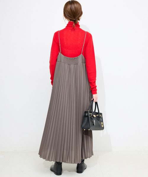 SLOBE IENA（スローブイエナ）の「《追加》パウダリーサテンプリーツキャミワンピース（ワンピース・レディース・ブラック系その他/カーキ・FREE）」の3枚目の写真