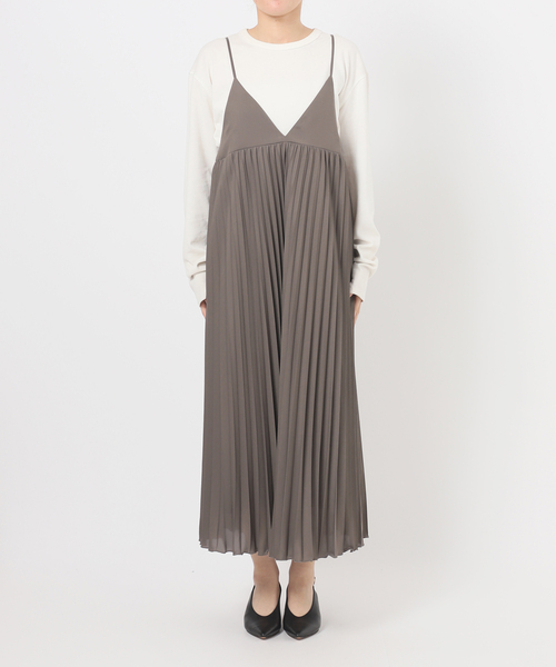 SLOBE IENA（スローブイエナ）の「《追加》パウダリーサテンプリーツキャミワンピース（ワンピース・レディース・ブラック系その他/カーキ・FREE）」の4枚目の写真