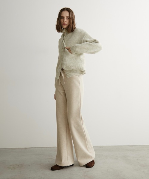 LOSCa(ロスカ)の「裏起毛ストレッチフレアパンツ(スラックス・レディース・チャコールグレー/ブラック/アイボリー・FREE)」の10枚目の写真