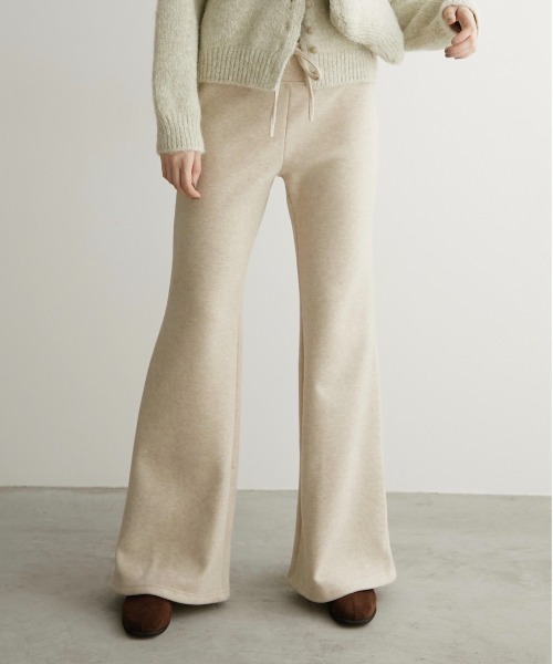 LOSCa(ロスカ)の「裏起毛ストレッチフレアパンツ(スラックス・レディース・チャコールグレー/ブラック/アイボリー・FREE)」の4枚目の写真