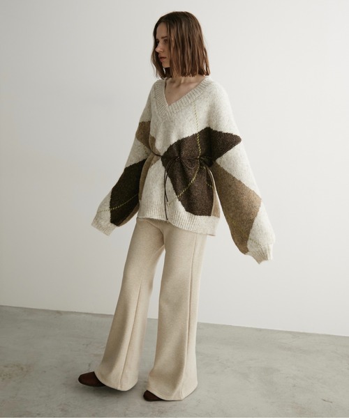 LOSCa(ロスカ)の「裏起毛ストレッチフレアパンツ(スラックス・レディース・チャコールグレー/ブラック/アイボリー・FREE)」の18枚目の写真