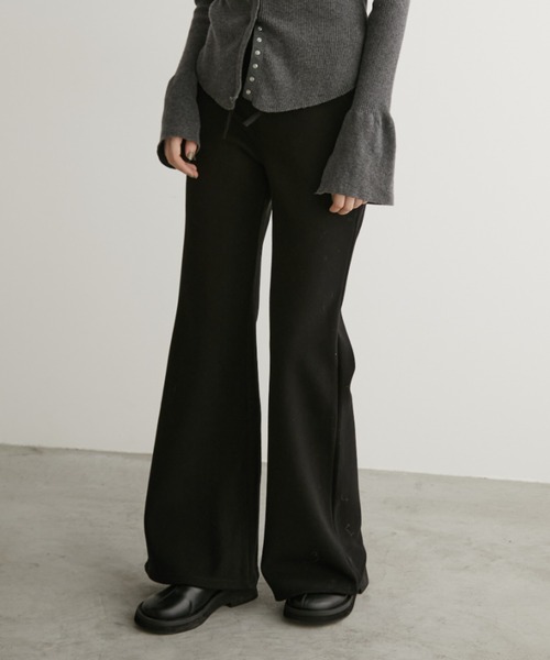 LOSCa(ロスカ)の「裏起毛ストレッチフレアパンツ(スラックス・レディース・チャコールグレー/ブラック/アイボリー・FREE)」の21枚目の写真