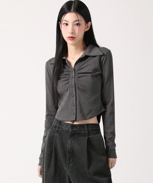AVANDRESS(アバンドレス )の「Nicole Cara Shirring Shirt BLACK(シャツ/ブラウス・レディース・ブラック・SMALL/MEDIUM)」の2枚目の写真