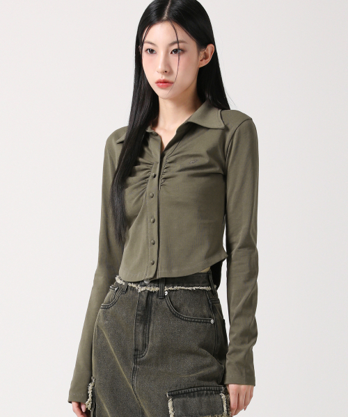 AVANDRESS(アバンドレス )の「Nicole Cara Shirring Shirt BLACK(シャツ/ブラウス・レディース・ブラック・SMALL/MEDIUM)」の3枚目の写真