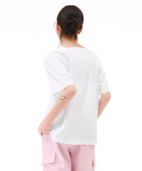 CHASECULT(チェイスカルト)の「女性クールバックネック変形半袖Tシャツ-ホワイト(Tシャツ/カットソー・レディース・ホワイト・85/90)」の3枚目の写真