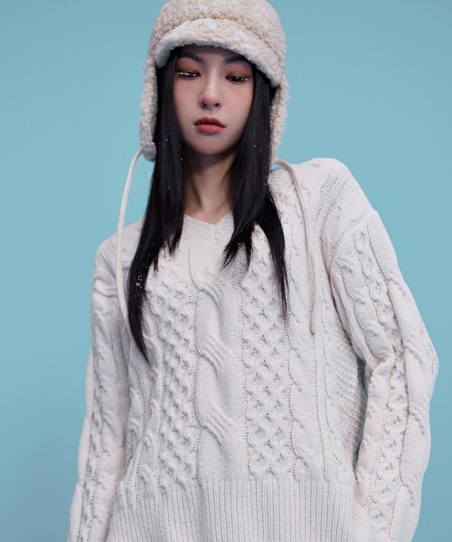 CHASECULT（チェイスカルト）の「レディース Vネック ケーブル セーター-CFRG5276D05（ニット/セーター・レディース・オートミール・85/90）」の2枚目の写真