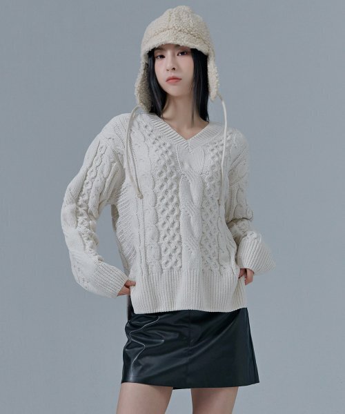 CHASECULT（チェイスカルト）の「レディース Vネック ケーブル セーター-CFRG5276D05（ニット/セーター・レディース・オートミール・85/90）」の3枚目の写真