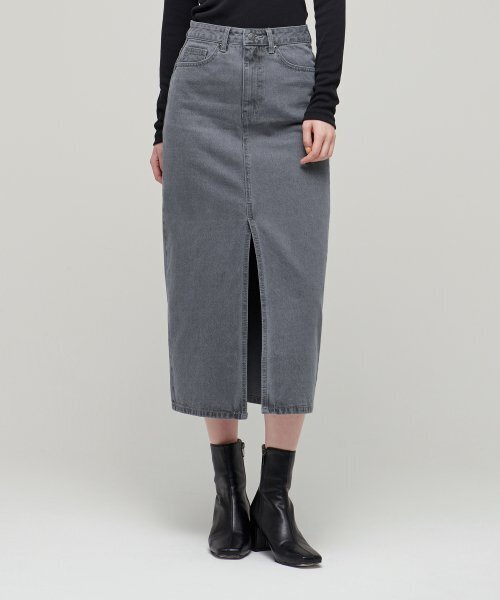 MUSINSA STANDARD WOMAN(ムシンサスタンダードウーマン)の「ウーマンズフロントスリットデニムロングスカート【グレー】(スカート・レディース・その他・SMALL/MEDIUM/LARGE/X-SMALL)」の4枚目の写真