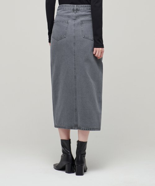 MUSINSA STANDARD WOMAN(ムシンサスタンダードウーマン)の「ウーマンズフロントスリットデニムロングスカート【グレー】(スカート・レディース・その他・SMALL/MEDIUM/LARGE/X-SMALL)」の5枚目の写真