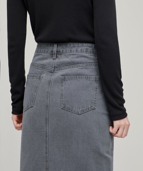 MUSINSA STANDARD WOMAN(ムシンサスタンダードウーマン)の「ウーマンズフロントスリットデニムロングスカート【グレー】(スカート・レディース・その他・SMALL/MEDIUM/LARGE/X-SMALL)」の8枚目の写真