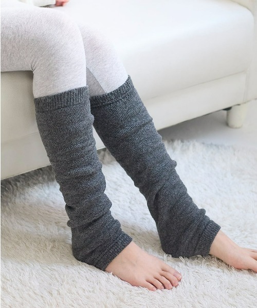 tutuanna（チュチュアンナ）の「[まるで毛布！のような暖かさ・厚手]無地裏起毛レッグウォーマー45cm丈（レッグウォーマー・レディース・キナリ/ネイビー/チャコール/ワイン/アーミー/ターメリック/グレイッシュブルー/ブラック/グレー系1・フリー）」の3枚目の写真