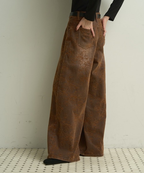 Lutim by u（ルチバイユー）の「Flocky blossom denim / フロッキーブロッサムデニム（デニムパンツ・レディース・ブラウン/ネイビー・SMALL/MEDIUM）」の8枚目の写真