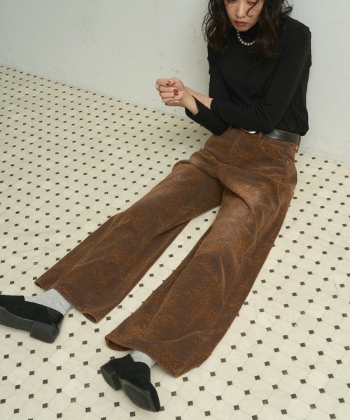 Lutim by u（ルチバイユー）の「Flocky blossom denim / フロッキーブロッサムデニム（デニムパンツ・レディース・ブラウン/ネイビー・SMALL/MEDIUM）」の6枚目の写真