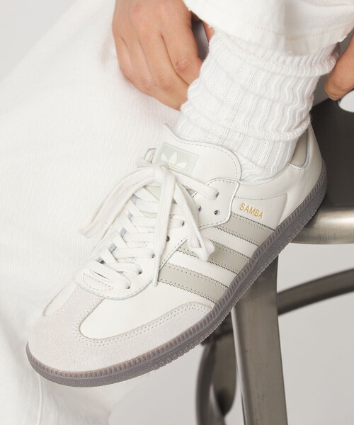 adidas Originals（アディダスオリジナルス）の「【別注】＜adidas Originals＞SAMBA OG スニーカー（スニーカー・レディース・オフホワイト・22.5cm/25cm/24.5cm/24cm/23.5cm/23cm）」の4枚目の写真