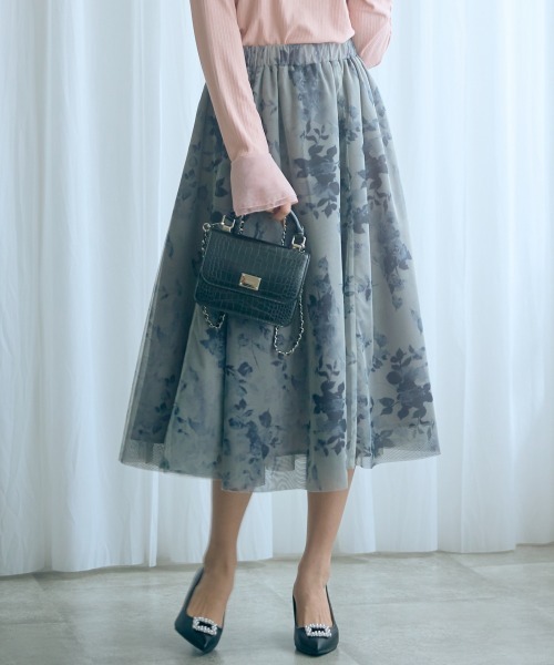 marun（マルン）の「＜大きいサイズ＞フラワーチュールスカート marun（スカート・レディース・グレー系/パープル系・5L～6L/3L～4L/L～LL）」の2枚目の写真