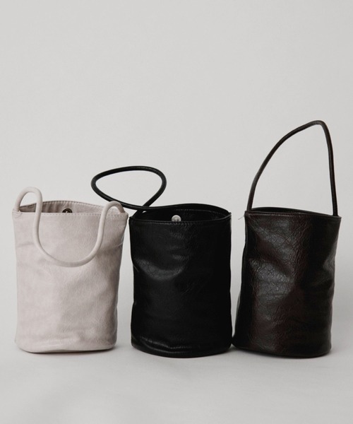 VION(ヴィオン)の「ミニマルバケットバック / Minimal Bucket Bag(ショルダーバッグ・レディース・ブラウン/アイボリー/ブラック・FREE)」の17枚目の写真