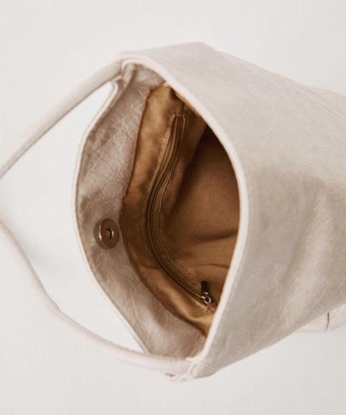 VION(ヴィオン)の「ミニマルバケットバック / Minimal Bucket Bag(ショルダーバッグ・レディース・ブラウン/アイボリー/ブラック・FREE)」の16枚目の写真