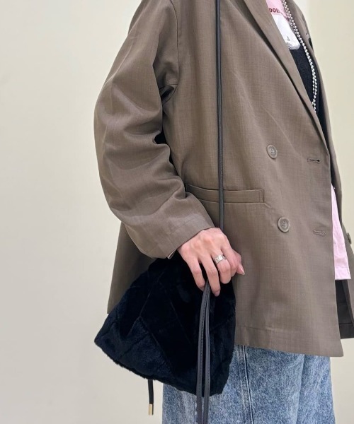 Right-on(ライトオン)の「HONEYSUCKLE ROSE(ハニーサックルローズ)【レディース】フェイクファー巾着バッグ(ショルダーバッグ・レディース・ブラック/ベージュ/ブラウン・ONE SIZE)」の9枚目の写真