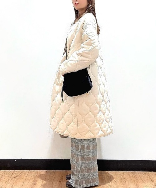 Right-on(ライトオン)の「HONEYSUCKLE ROSE(ハニーサックルローズ)【レディース】フェイクファー巾着バッグ(ショルダーバッグ・レディース・ブラック/ベージュ/ブラウン・ONE SIZE)」の19枚目の写真