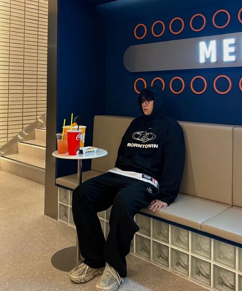 BORN TO WIN（ボーントゥウィン）の「B-SYMBOL LOGO SEMI WIDE PANTS [BLACK]（スウェットパンツ・メンズ・その他・2/1/3）」の3枚目の写真
