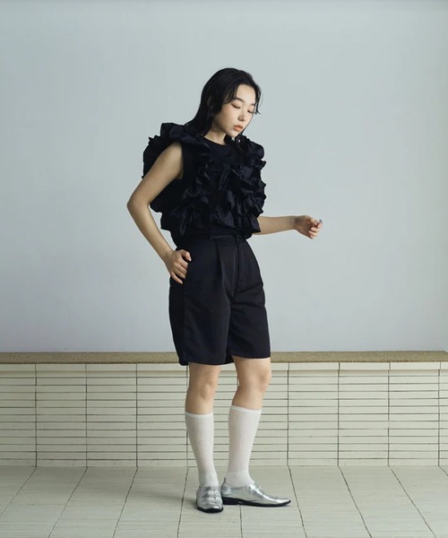 merrylatte(メリーラテ)の「tuck straight half pants(その他パンツ・レディース・ブラック・FREE)」の5枚目の写真