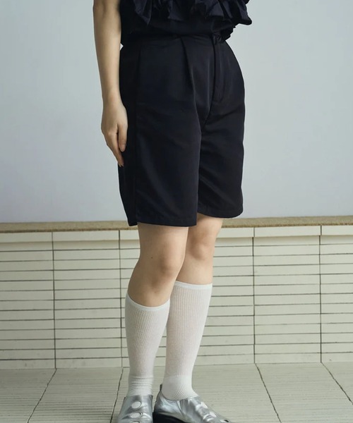 merrylatte(メリーラテ)の「tuck straight half pants(その他パンツ・レディース・ブラック・FREE)」の7枚目の写真