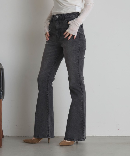 &. NOSTALGIA(アンドドットノスタルジア)の「【美シルエット】ストレッチフレアデニムパンツ(デニムパンツ・レディース・グレー/ブルー・S/M)」の6枚目の写真