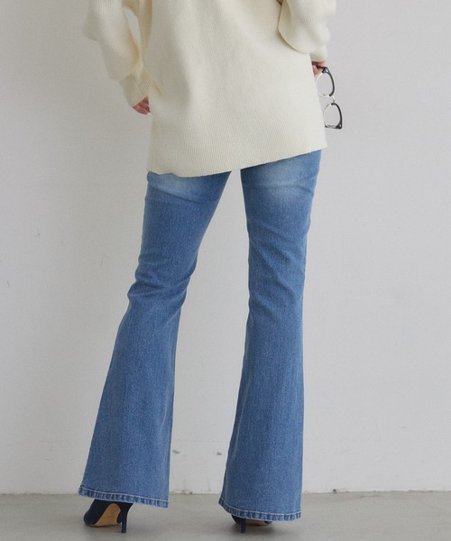 &. NOSTALGIA(アンドドットノスタルジア)の「【美シルエット】ストレッチフレアデニムパンツ(デニムパンツ・レディース・グレー/ブルー・S/M)」の20枚目の写真