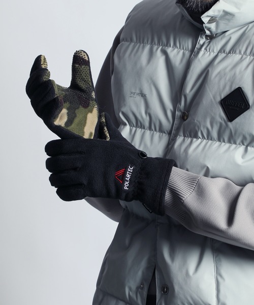 The DUFFER of ST.GEORGE(ザダファーオブセントジョージ)の「〔BLACK LABEL〕POLARTEC "CLASSIC200" GLOVES:ポーラテック ソリッド×カモフラ グローブ(手袋・メンズ・チャコールグレー/ブラック・F)」の1枚目の写真