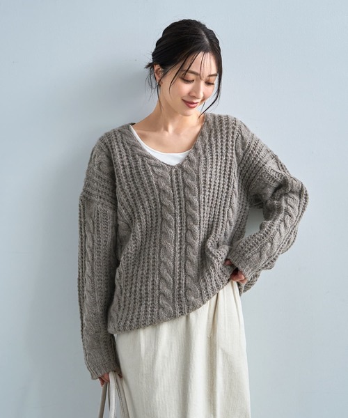 STYLE DELI（スタイルデリ）の「ざっくりケーブル編みVネックニット（ニット/セーター・レディース・アイボリー/ブルー/モカ・FREE）」の3枚目の写真