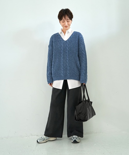 STYLE DELI（スタイルデリ）の「ざっくりケーブル編みVネックニット（ニット/セーター・レディース・アイボリー/ブルー/モカ・FREE）」の8枚目の写真